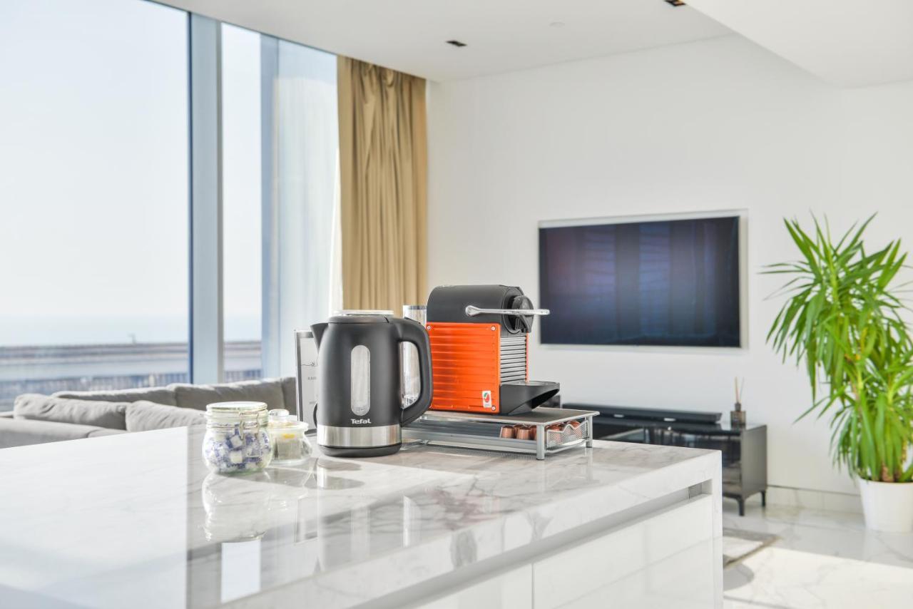 Luxe 3 Bedroom Oceanfront Apartment In The Heart Of Bluewaters Island Dubai Dış mekan fotoğraf
