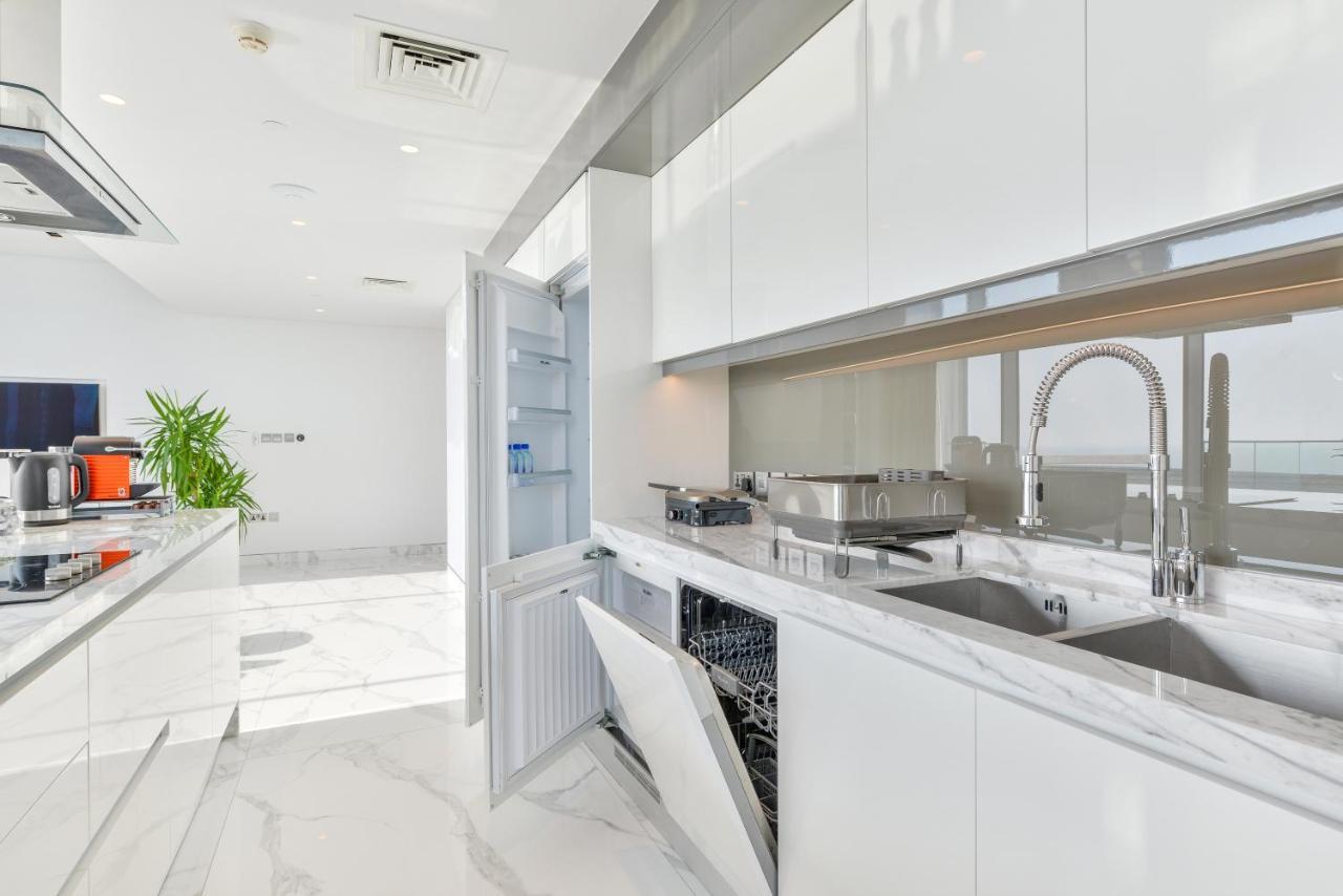 Luxe 3 Bedroom Oceanfront Apartment In The Heart Of Bluewaters Island Dubai Dış mekan fotoğraf